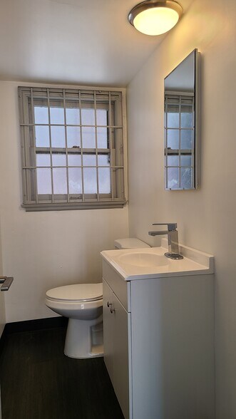 More Photos Of 969 N Hill St, Los Angeles Storefront For Lease
