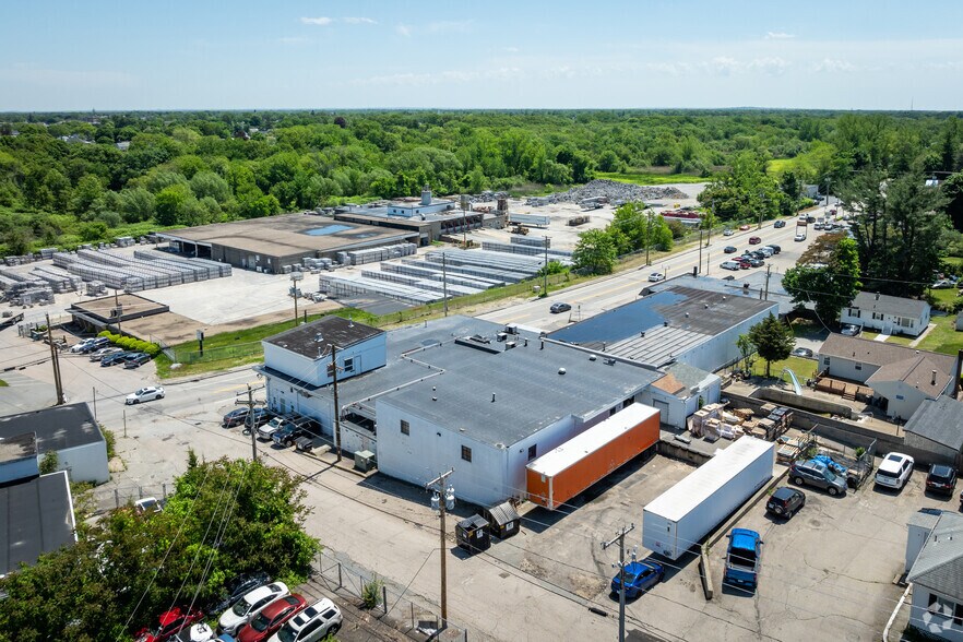 More Photos Of 31 Budlong Rd, Cranston Warehouse For Lease