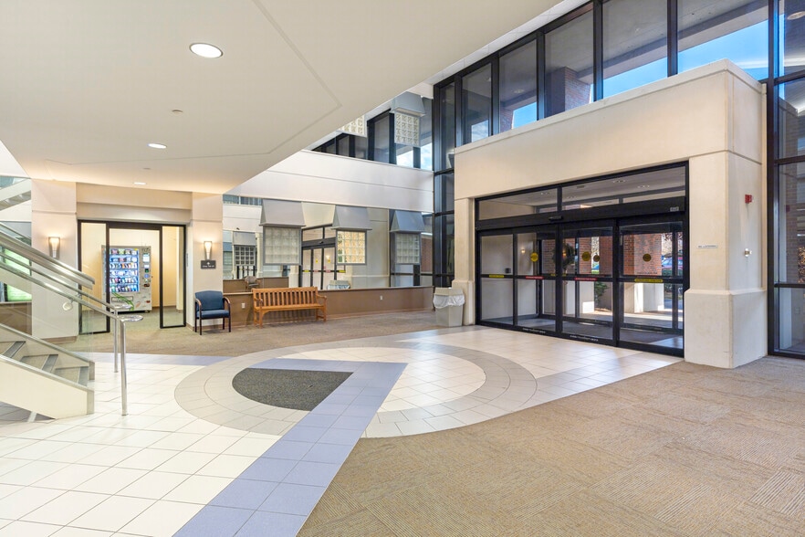 More Photos Of 705 17th St, Columbus Medical For Lease