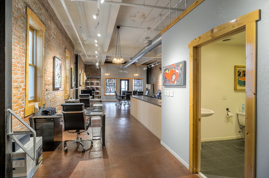 More Photos Of 1600 Locust St, Kansas City Storefront Retail Office For Sale