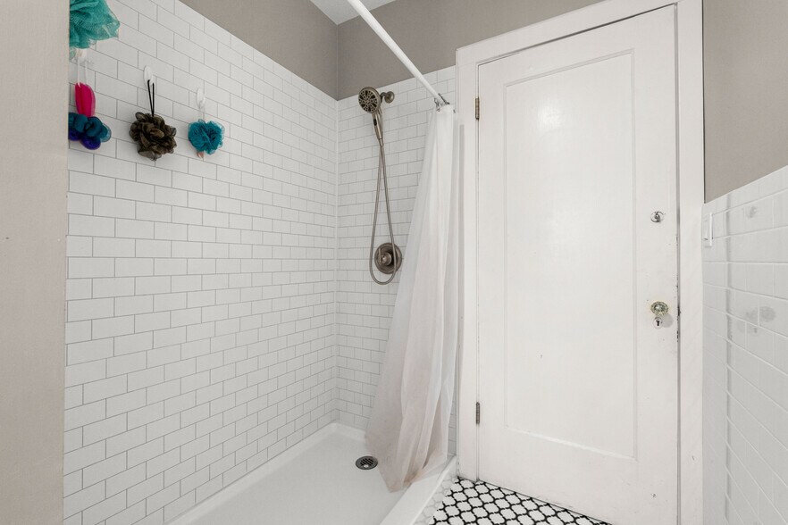 More Photos Of 320 Taylor Rd, Newcastle Specialty For Sale