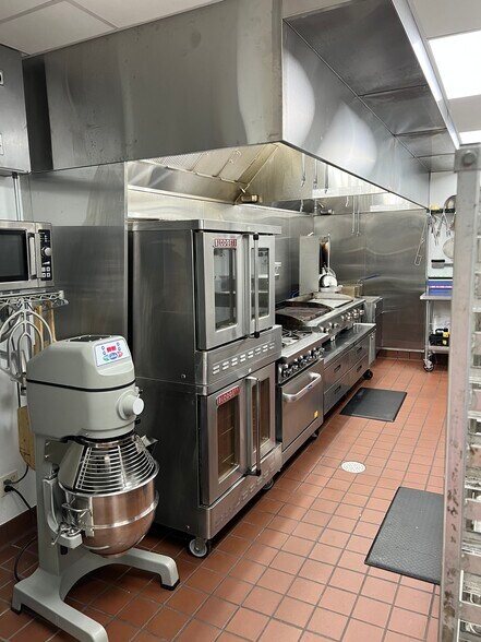 More Photos Of 703 N Main St, Pine Island Fast Food For Lease