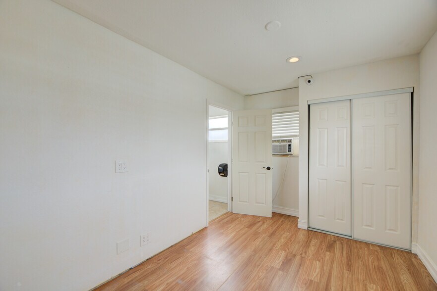 More Photos Of 359 10th St, West Palm Beach Storefront Retail Office For Sale