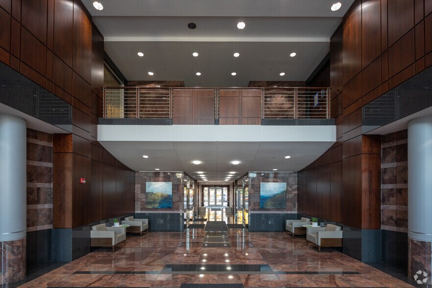 More Photos Of 800 Crescent Centre Dr, Franklin Unknown For Lease