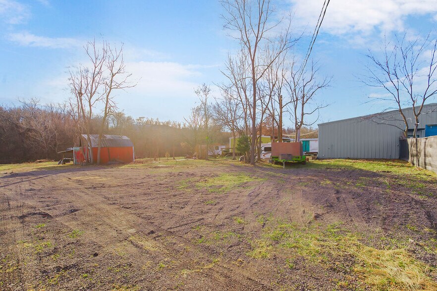 More Photos Of 1319 E Highway H, Liberty Warehouse For Lease