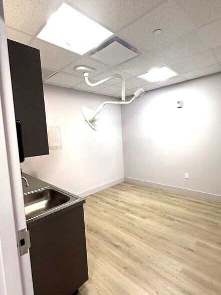 More Photos Of 601 N Federal Hwy, Hallandale Beach Office For Lease
