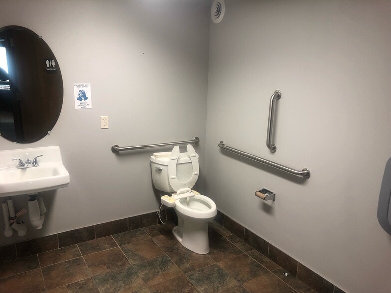 More Photos Of 115 7th St, Rockford Medical For Sale