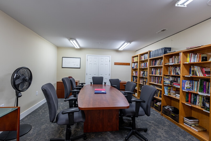 More Photos Of 7627 Leonardtown Rd, Hughesville Storefront Retail Office For Lease