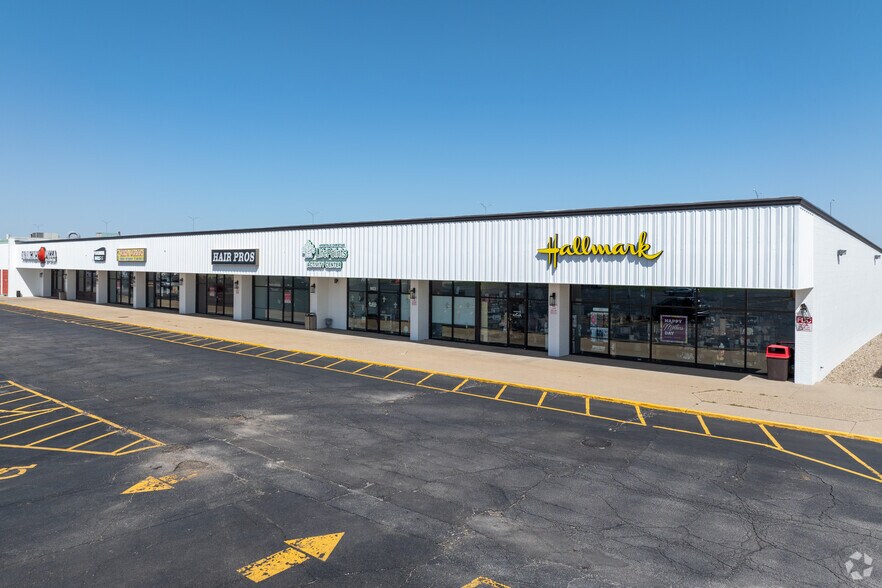 Primary Photo Of 1015-1067 W Jackson St, Morton General Retail For Sale