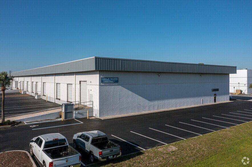 More Photos Of 3320 Vineland Rd, Orlando Unknown For Lease