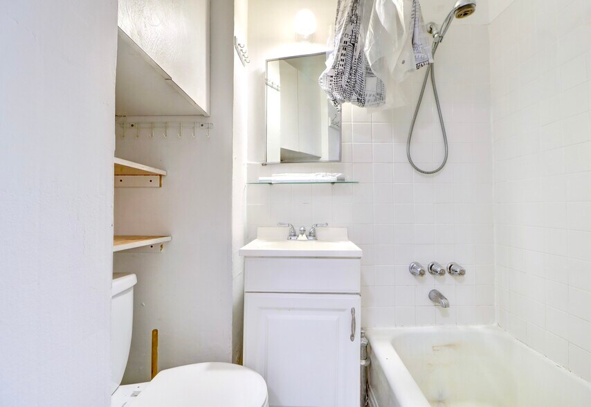 More Photos Of 159 Nassau Ave, Brooklyn Apartments For Sale