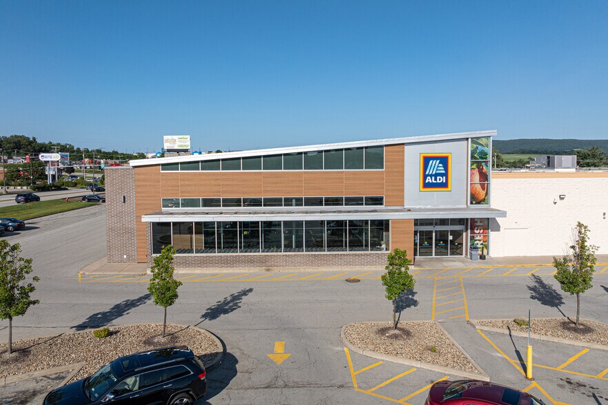 More Photos Of 100 Cross Roads Plz, Mount Pleasant Freestanding For Lease