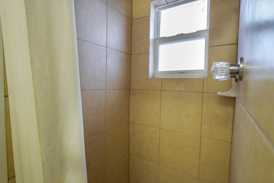 More Photos Of 1408 E Wise St, Bowie Hotel For Sale