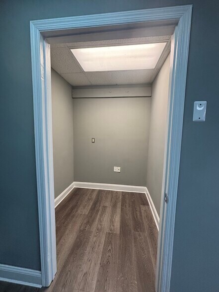 More Photos Of 216 Stelton Rd, Piscataway Medical For Sale