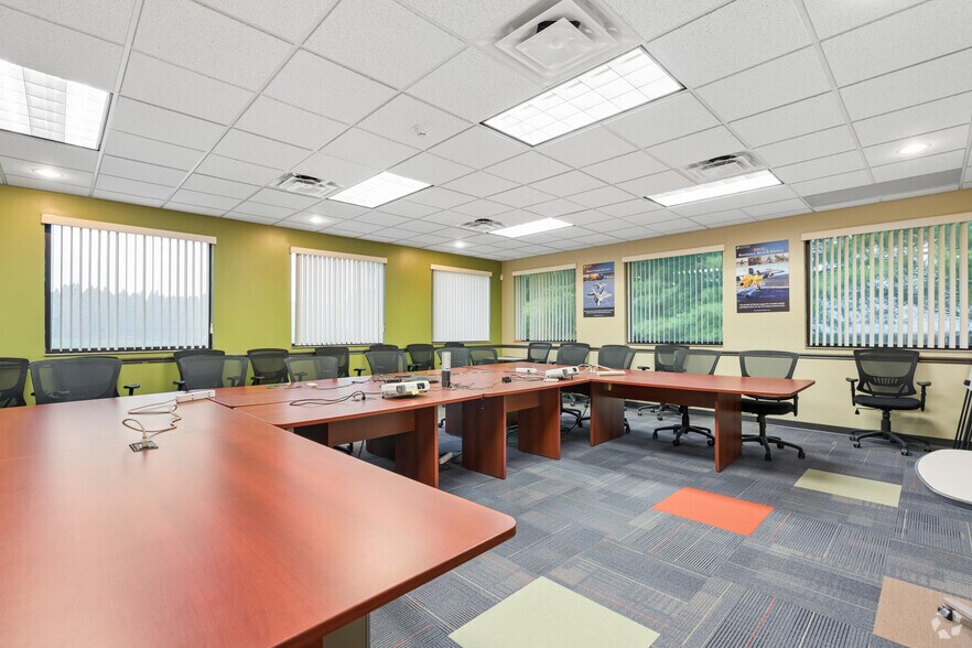 More Photos Of 5050 Old Collinsville Rd, Swansea Office For Sale