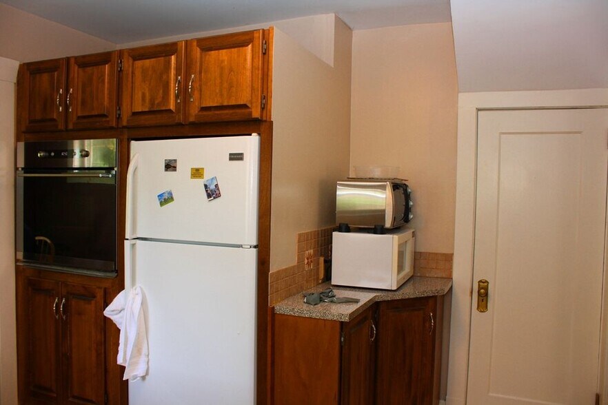 More Photos Of 3346 10th Av W, Vancouver Apartments For Sale