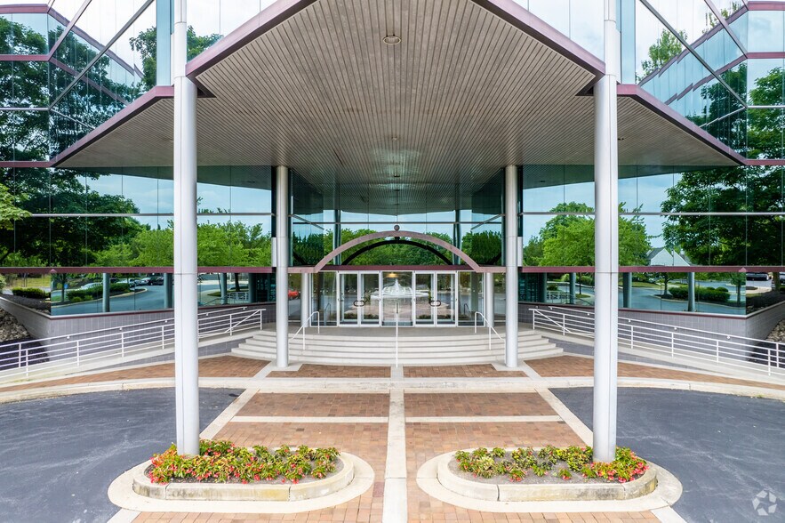 More Photos Of 1869 Charter Ln, Lancaster Office For Lease