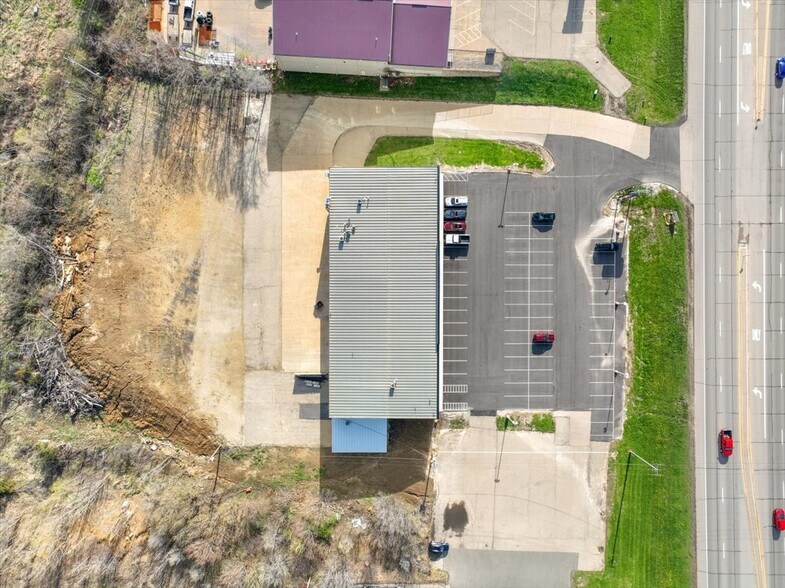 More Photos Of 4478-4488 Dodge St, Dubuque General Retail For Sale