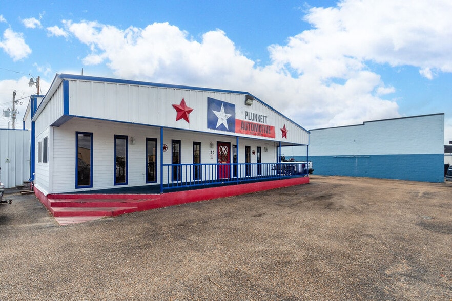 More Photos Of 120 E Mulberry St, Angleton Auto Dealership For Sale