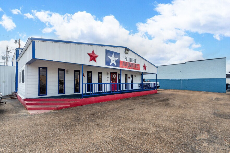 More Photos Of 120 E Mulberry St, Angleton Auto Dealership For Lease