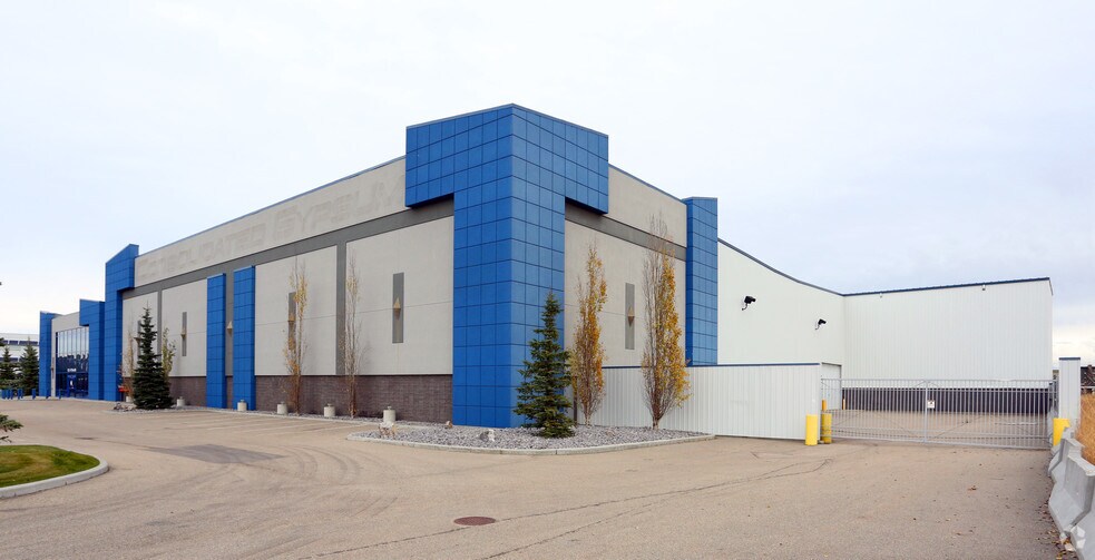 More Photos Of 1215 95th St, Edmonton Distribution For Sale