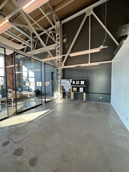 More Photos Of 2600 Rue William Tremblay, Montréal Loft Creative Space For Lease