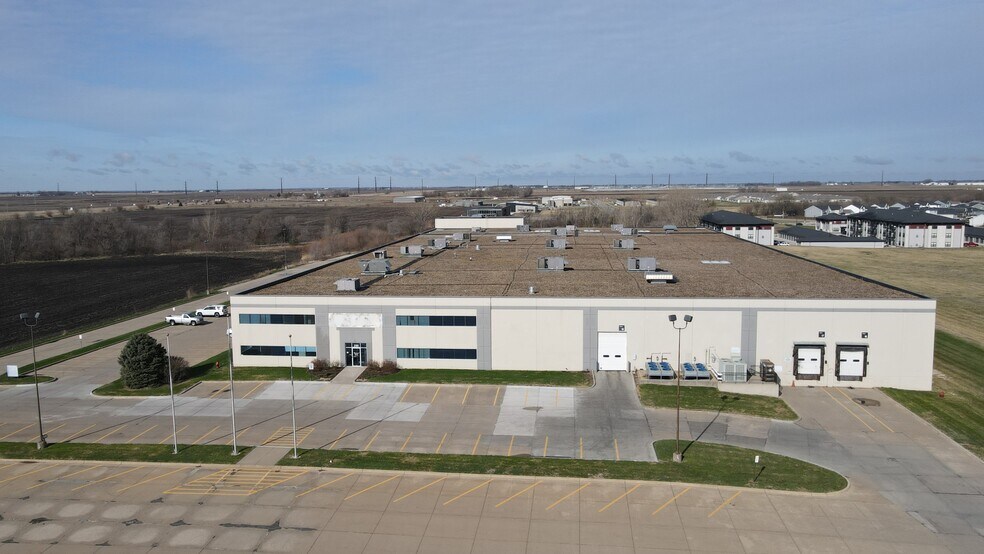 More Photos Of 250 NW 10th St, Waukee Warehouse For Sale