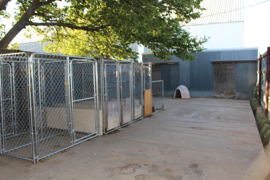 More Photos Of 112 Barclay Ave, Wa Keeney Veterinarian Kennel For Sale