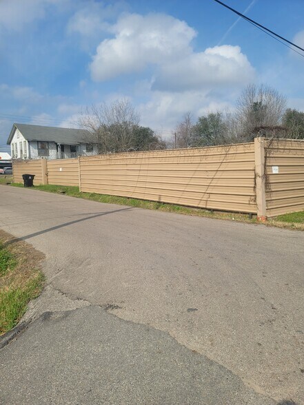 More Photos Of 6522 Cullen Blvd, Houston Auto Dealership For Lease