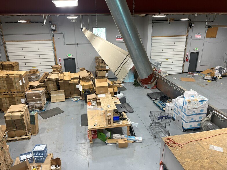 More Photos Of 4759 Town Center Dr, Colorado Springs Warehouse For Lease