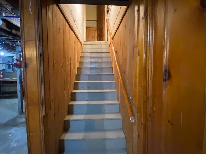 More Photos Of 1348 E Cherry St, Springfield Office For Lease