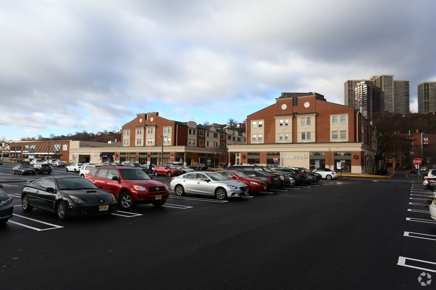 More Photos Of 905 River Rd, Edgewater Apartments For Lease