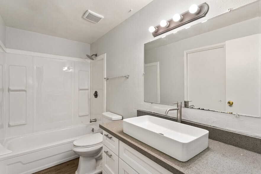 More Photos Of 19789 SW Santee Ct, Tualatin Apartments For Sale