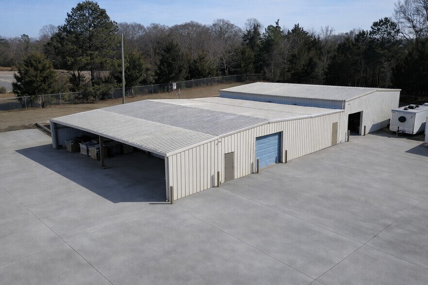 More Photos Of 238 Industrial Park Dr, Monticello Distribution For Sale