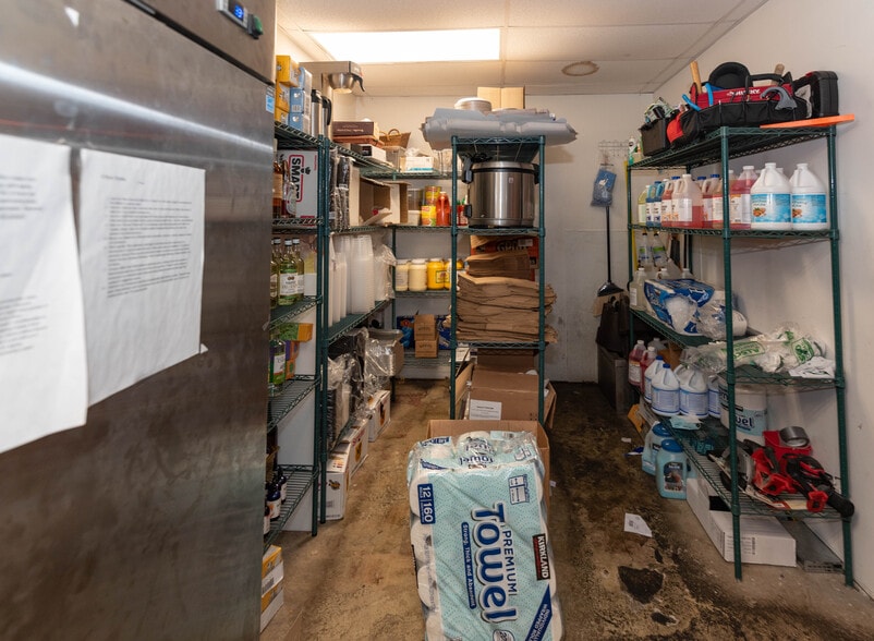 More Photos Of 5800 York Rd, Baltimore Restaurant For Sale