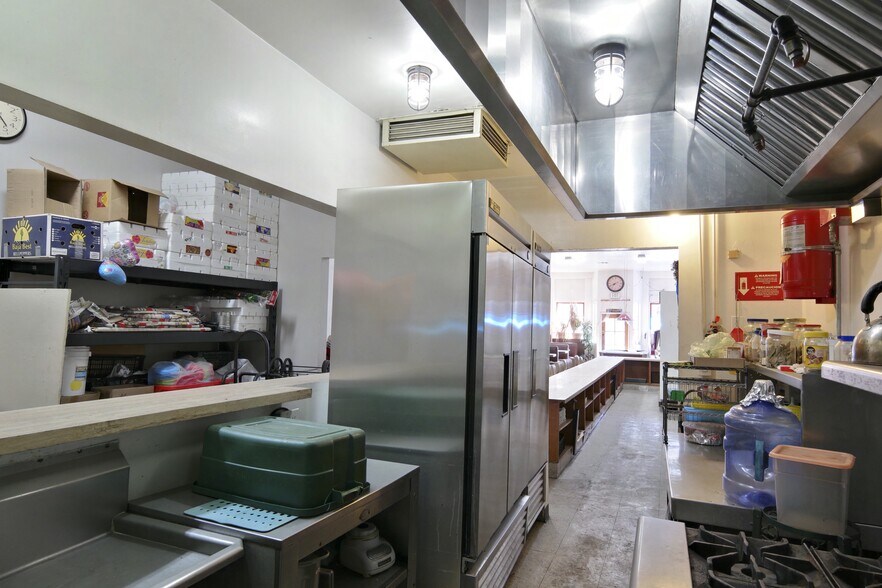 More Photos Of 111 E 5th St, Oxnard Storefront For Sale