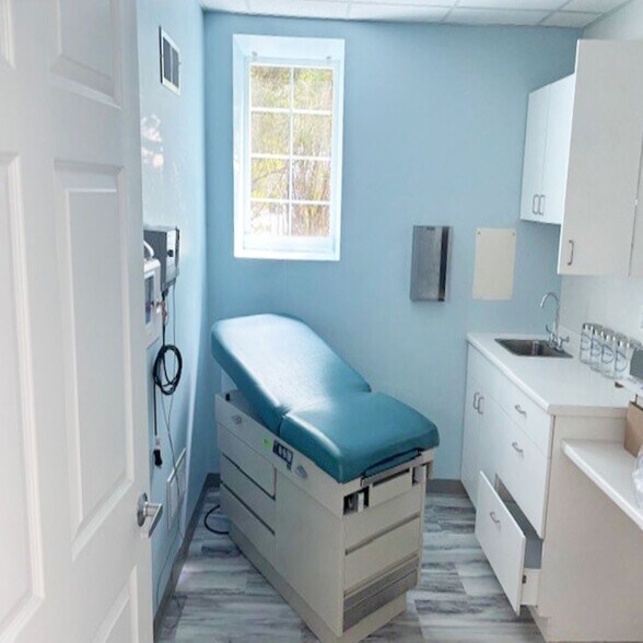 More Photos Of 37 Edgerton Dr, Falmouth Medical For Sale