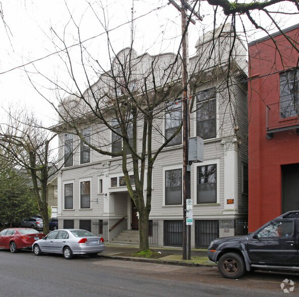More Photos Of 2066 NW Irving St, Portland Office For Lease