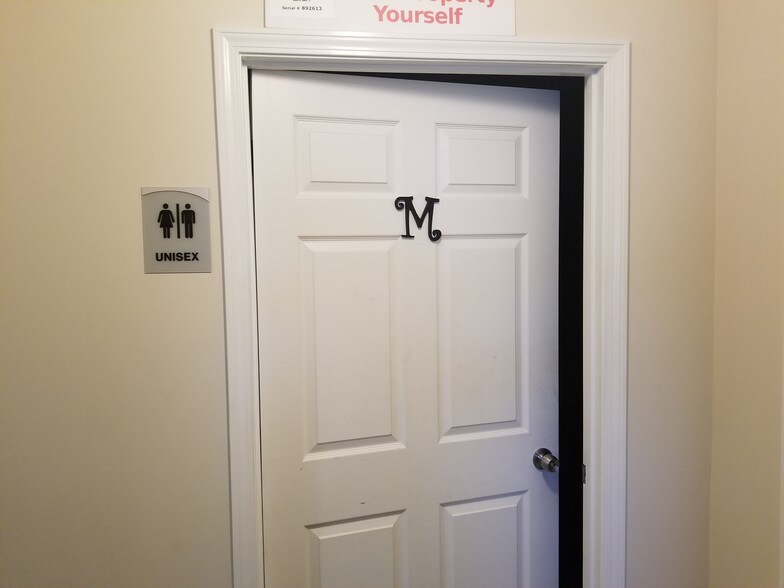 More Photos Of 3100-3102 S 24th St, Kansas City Storefront Retail Office For Lease