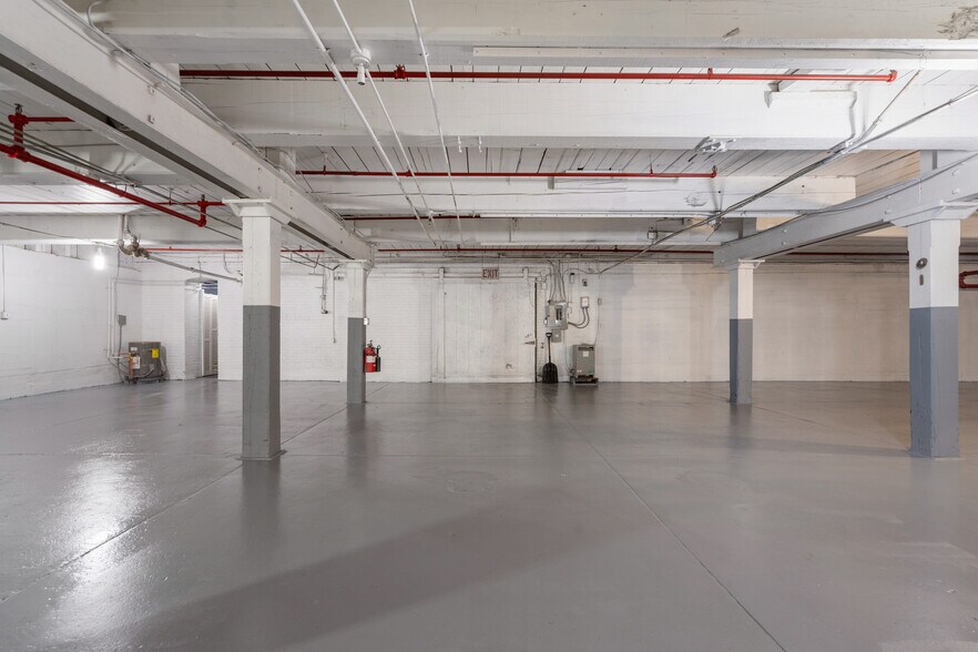 More Photos Of 56 Sterling St, Clinton Manufacturing For Lease