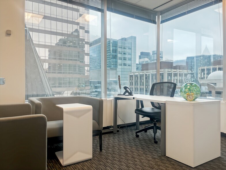 More Photos Of 151 Yonge St, Toronto Coworking Space