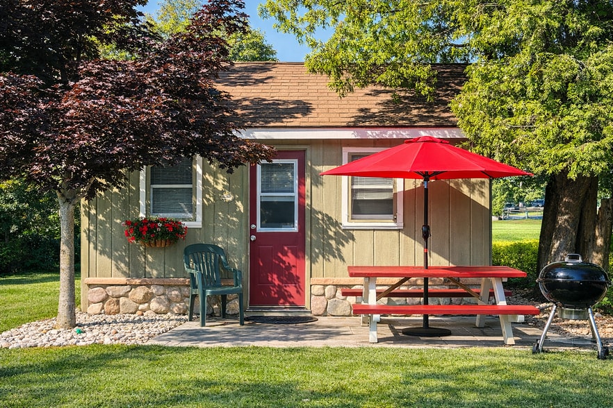 More Photos Of 11481 Main St, Honor Hotel For Sale