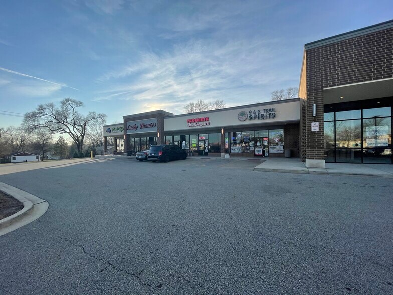More Photos Of 404-444 N Lake St, Mundelein Unknown For Lease
