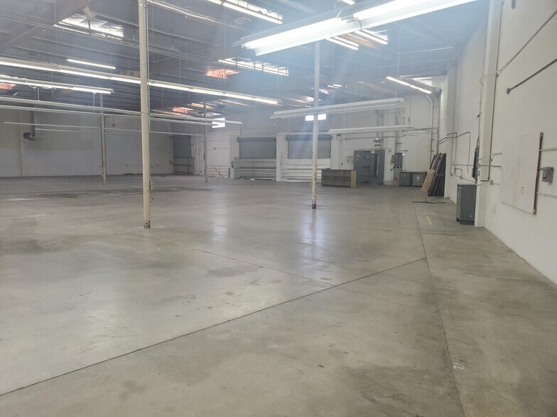 More Photos Of 21344 Superior St, Chatsworth Light Manufacturing For Lease
