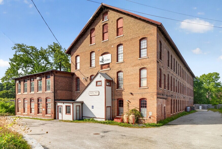 More Photos Of 420 Park St, Housatonic Flex For Sale