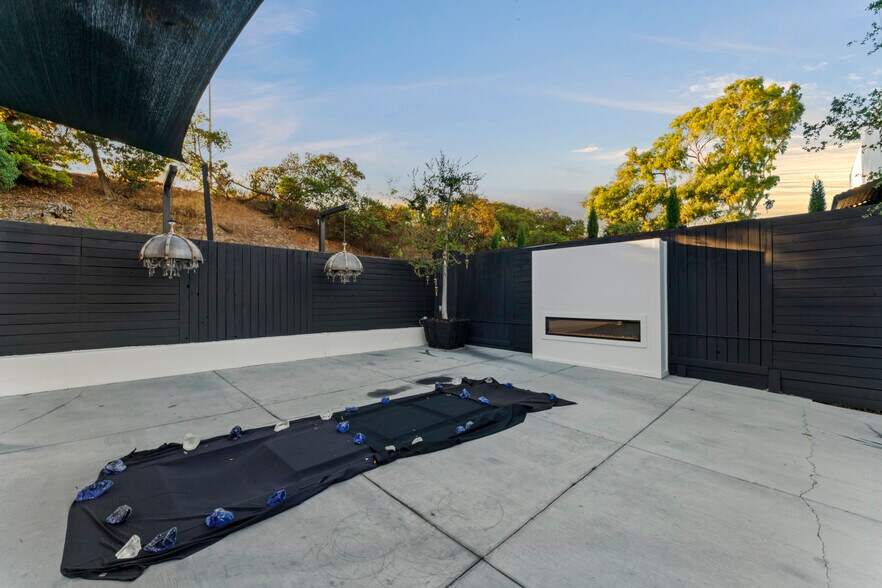 More Photos Of 281 W Main St, Ventura Storefront Retail Residential For Sale