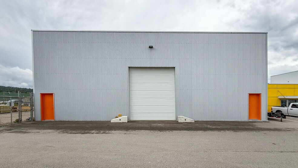 More Photos Of 9013-9021 Jim Bailey Rd, Kelowna Manufacturing For Sale