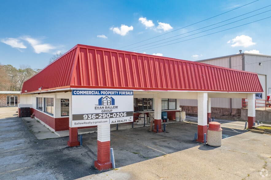 Primary Photo Of 1612 N Frazier St, Conroe Fast Food For Lease