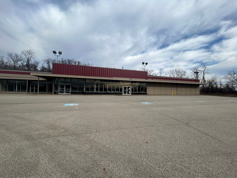 More Photos Of 1515 Washington Blvd, Mckeesport Storefront For Sale