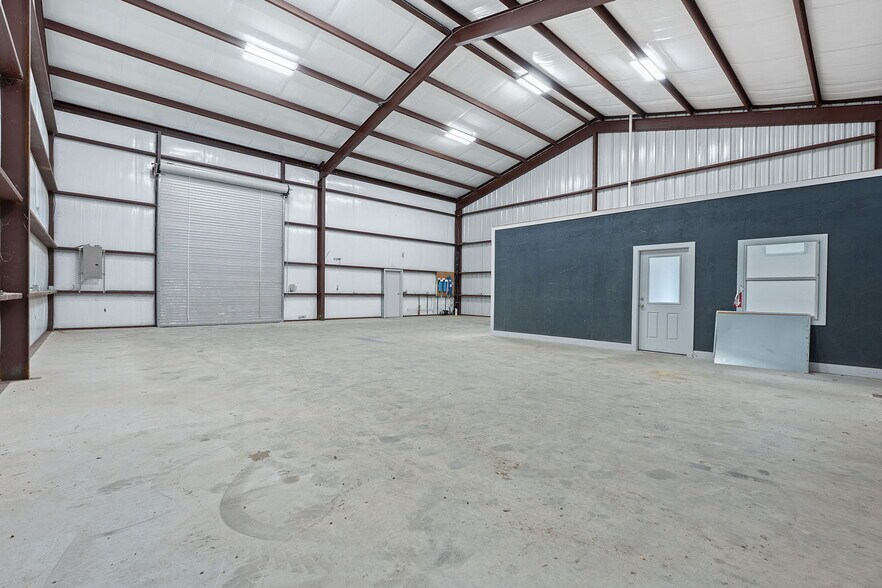 More Photos Of 14707 Fitzhugh Rd, Austin Warehouse For Lease